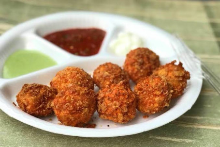 Veg Kurkure Momos (Served With Chilli Chutney Mayo)