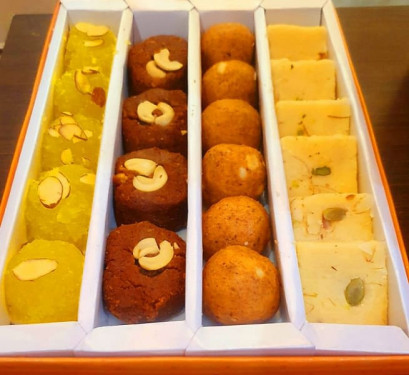 Mixed Sweets [1 Kg] Pista Barfi+ Gulab Jamun+ Spl. Patisa+ Besan Laddu