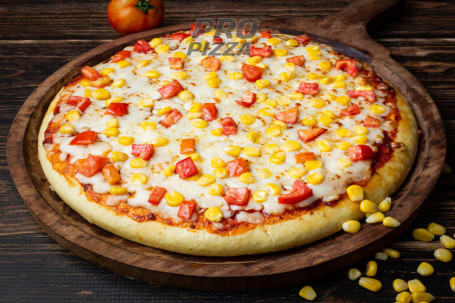 Käse-Mais-Tomaten-Pizza