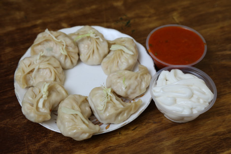 Veg Steamed Momos Served With Eggless Mayo And Chilli Chutney