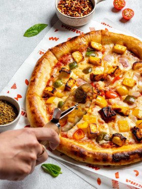 Makhni Paneer Tikka Pizza