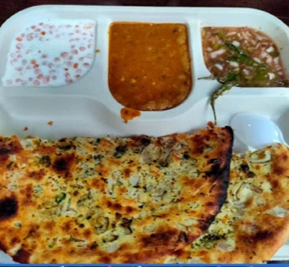 Amritsari Paneer Pyaz Kulcha