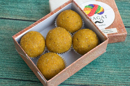 Besan Churma Laddu