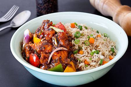 Chilli Chicken Gravy With Fried Rice /Noodles Coke