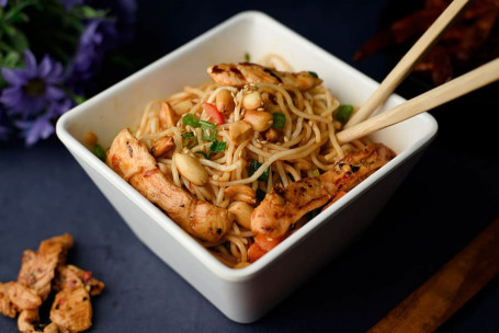 Shanghai Chicken Stir Fry Noodles With Peanuts