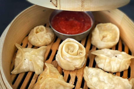 Veg. Paneer Steamed Momos [6 Pieces]