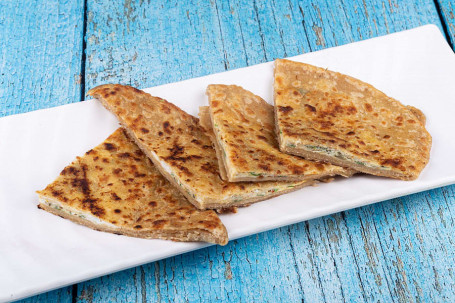 Aloo Pyaaj Paratha With Pickle