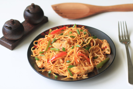 Chicken Schezwan Noodles (450Ml)