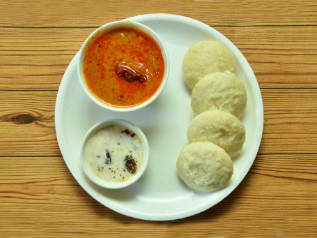 Idli (4 Pcs) With Sambar And Coconut Chutney