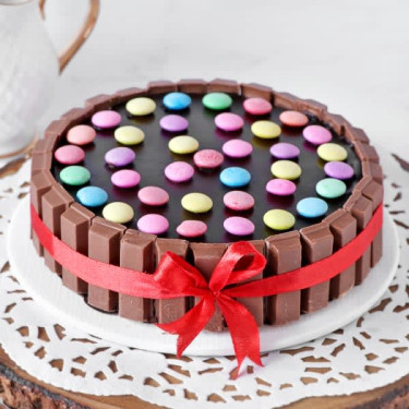 Special Kit Kat Gems Chocolate Cake 1/2 Kg