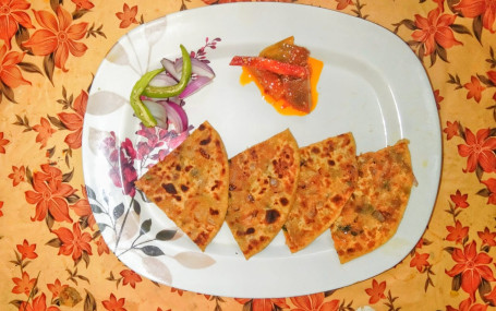 Pyaaz Paratha With Achar