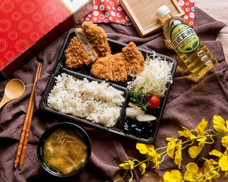 里脊豬排脆嫩雞排便當 Pork Loin With Chicken Chop Bento