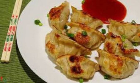 Pan Tossed Paneer Momo [8Pcs]