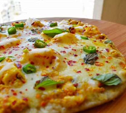 8 Tondoori Paneer Pizza