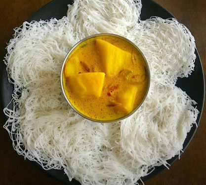 Idiyappam Kizhang(Aloo) Curry