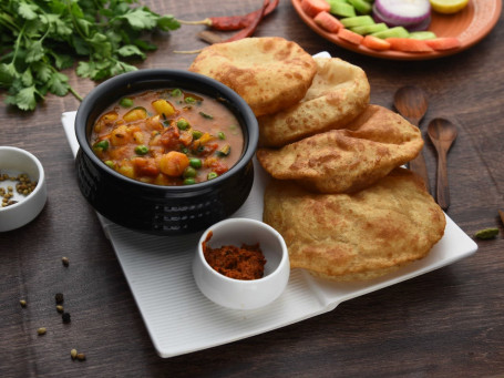 Poori Bhaji Mirch Fried Combo Raita