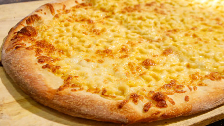Große Mac-Cheese-Pizza