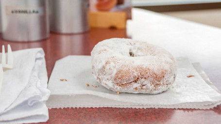 Puderzucker-Kuchen-Donut