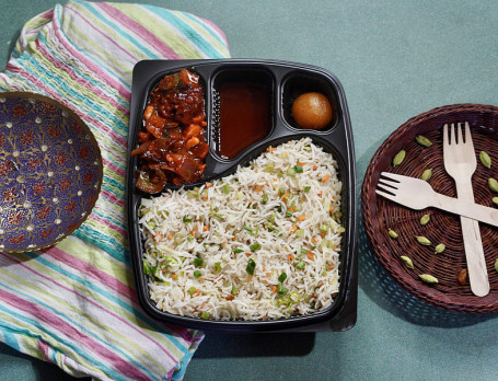 Fried Rice Chilli Chicken Plate (Serves 1)