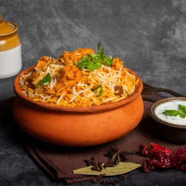 Lucknowi Boneless Chicken Biryani [1 Kg]