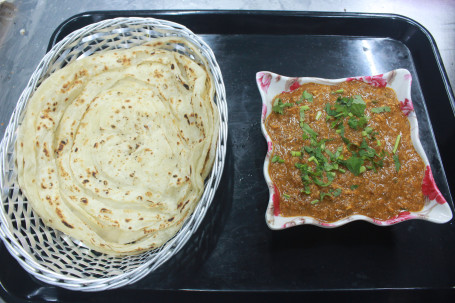 Parotta With Mughalai Chicken Curry