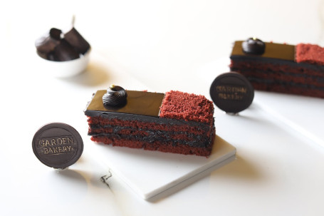 Chocolate Velvet Pastry (1 Pc)