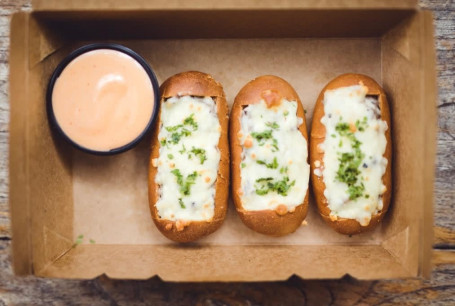 Garlic Bread With Chicken Ham And Cheese