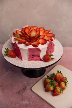 Real Strawberry Cake Eggless [500G]