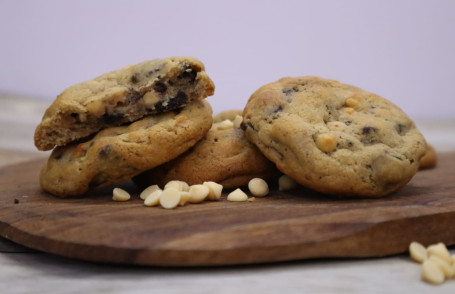 Giant Double Chocolate Chip Cookie