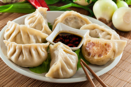 Cheesy And Garlic Steamed Momo