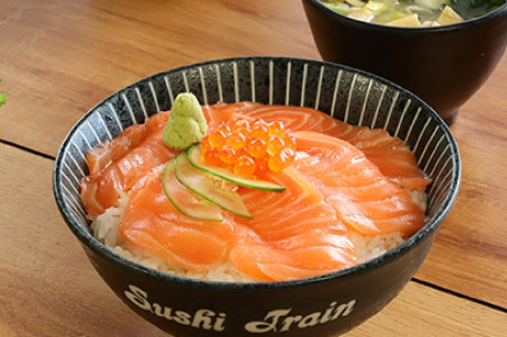 Salmon And Ikura Rice Bowl Set