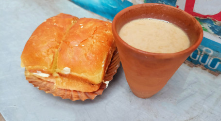 Special Kulhad Chai (4) Amul Bun Makkhan (2)