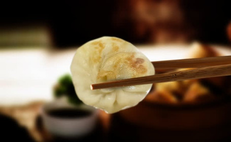 Buttered Veg Gyoza Momos (6 Pcs)