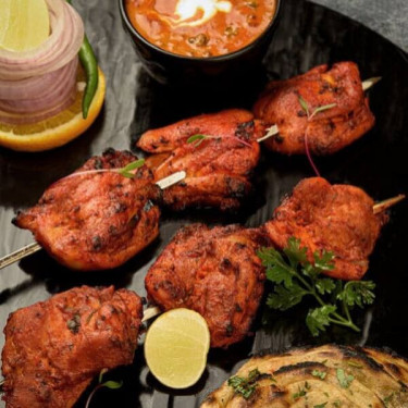 Highway Chicken Tikka [10 Pieces,250 Gms-Served With 200 Ml Dal Makhani 2 Nos Of Rumali Roti]