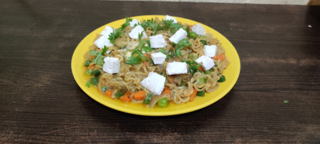 Kulhadh Butter Msala Paneer Maggi