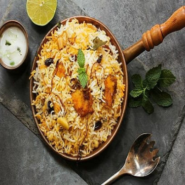 Chicken Masala Biryani Dum (2Pcs) With Chutney And Raita