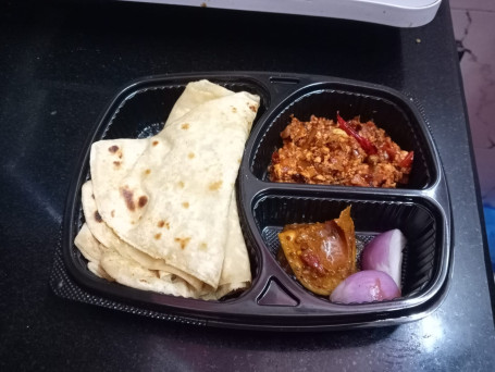 4 Triangle Paratha With Paneer Bhurji