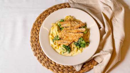 Hähnchen-Brokkoli-Fettuccine