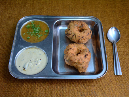 Kanda Vada (2Pcs)