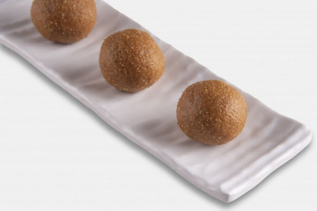 Kakra Besan Ladoo