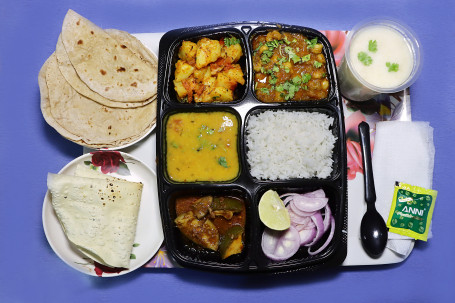 Gujarati Dal Chawal Full Thali