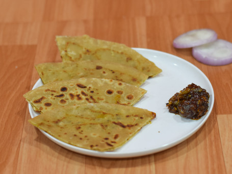 Paneer Paratha With Chatni