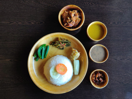 Roasted Smoked Pork With Dry Bambooshoot