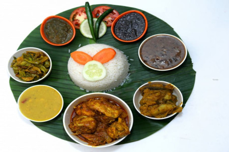 Chicken With Lai Paat Thali