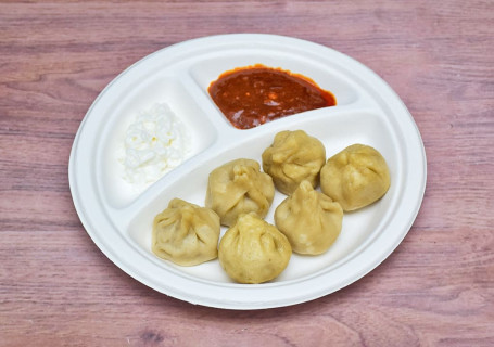 6 Pcs Veg Momos.