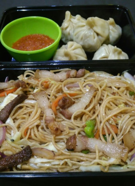 Pork Chowmein Chicken Momos(5 Pcs)