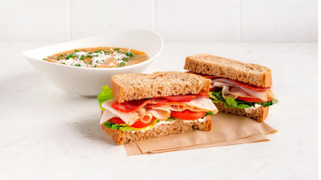 Ganze Sandwich-Suppen-Kombination