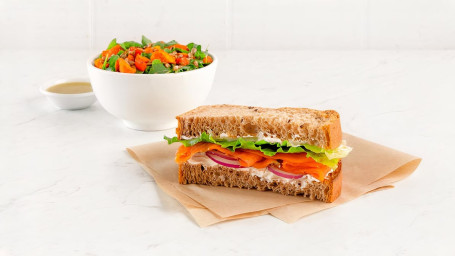 Persönliche Sandwich-Beilagensalat-Kombination