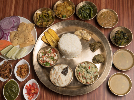 Veg Thali(Rice, Daal, Fry Veg Mix Veg Khaar Salad/Pickle)