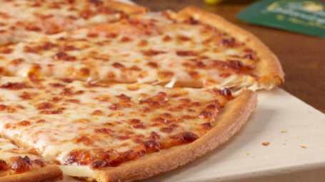 Kreieren Sie Ihre Eigene Knusprige Parmesan-Pizza